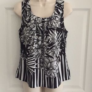 Chico’s Black & White Floral Tank Size 1 (M 8/10)